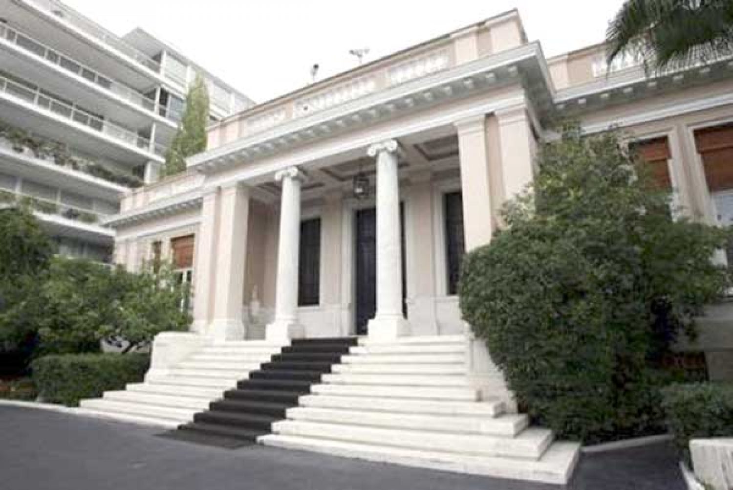 Ανασχηματισμός ανάγκης ψυχορραγούσας Κυβέρνησης