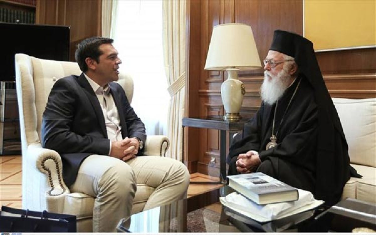 ΣΤΟ «ΠΑΙΧΝΙΔΙ» ΤΣΙΠΡΑ ΚΑΙ Η Β. ΗΠΕΙΡΟΣ!