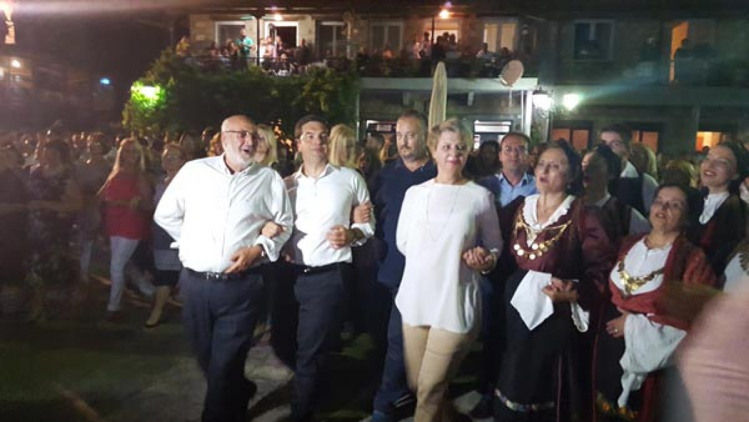 ΣΕ «ΦΙΕΣΤΑ ΑΛΕΞΗ ΤΣΙΠΡΑ» ΚΑΤΕΛΗΞΑΝ ΟΙ ΕΚΔΗΛΩΣΕΙΣ ΜΝΗΜΗΣ ΣΤΟ ΚΟΜΜΕΝΟ!