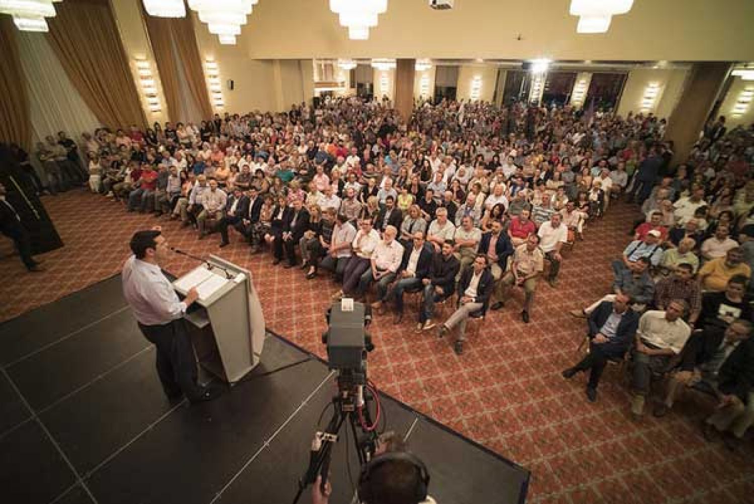 ΓΥΡΙΖΟΥΝ ΤΗΝ ΠΛΑΤΗ ΣΤΟΝ ΣΥΡΙΖΑ!