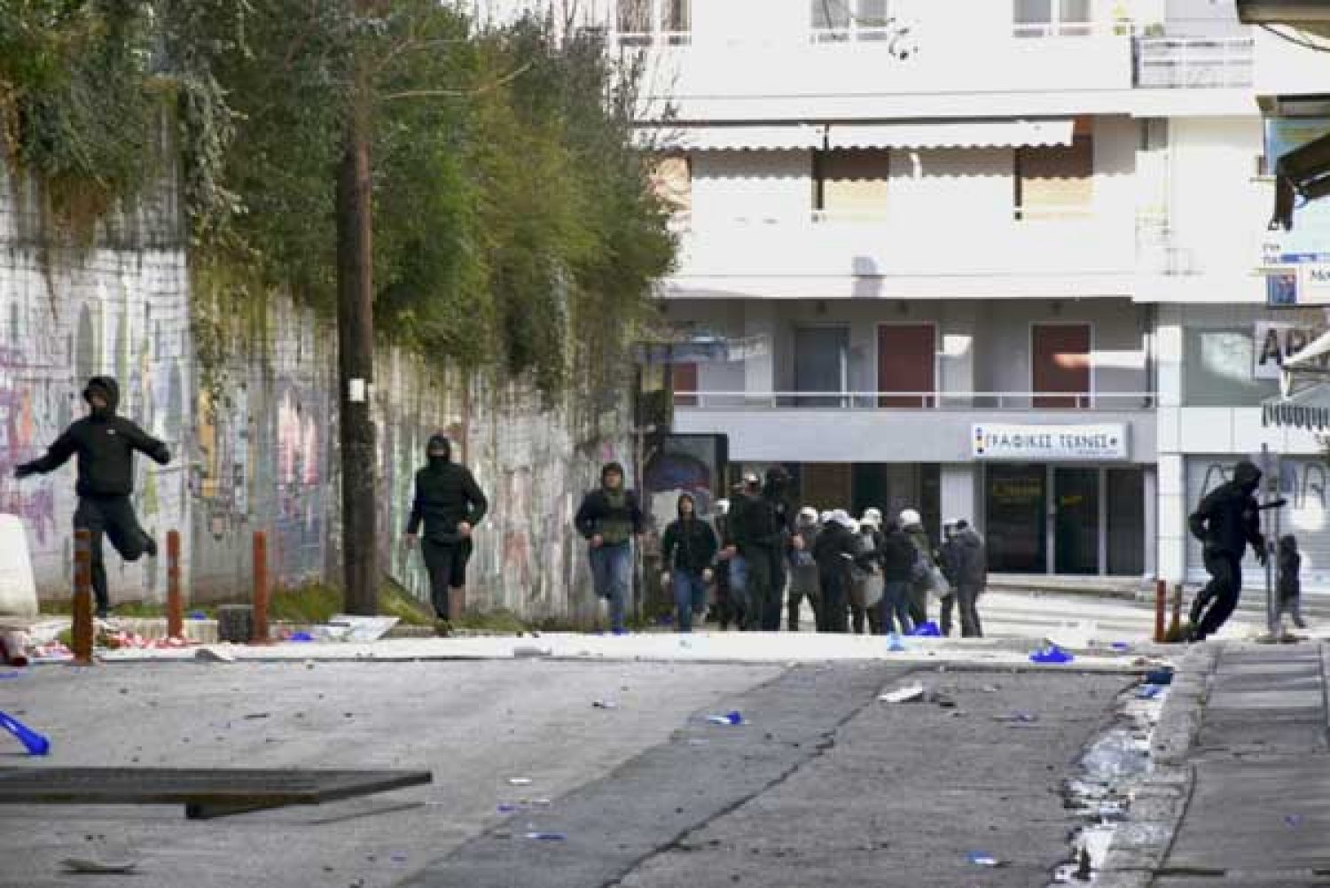 Έκτροπα – ντροπή για το ποδόσφαιρο σημειώθηκαν χθες στο «Ζωσιμάδες»!