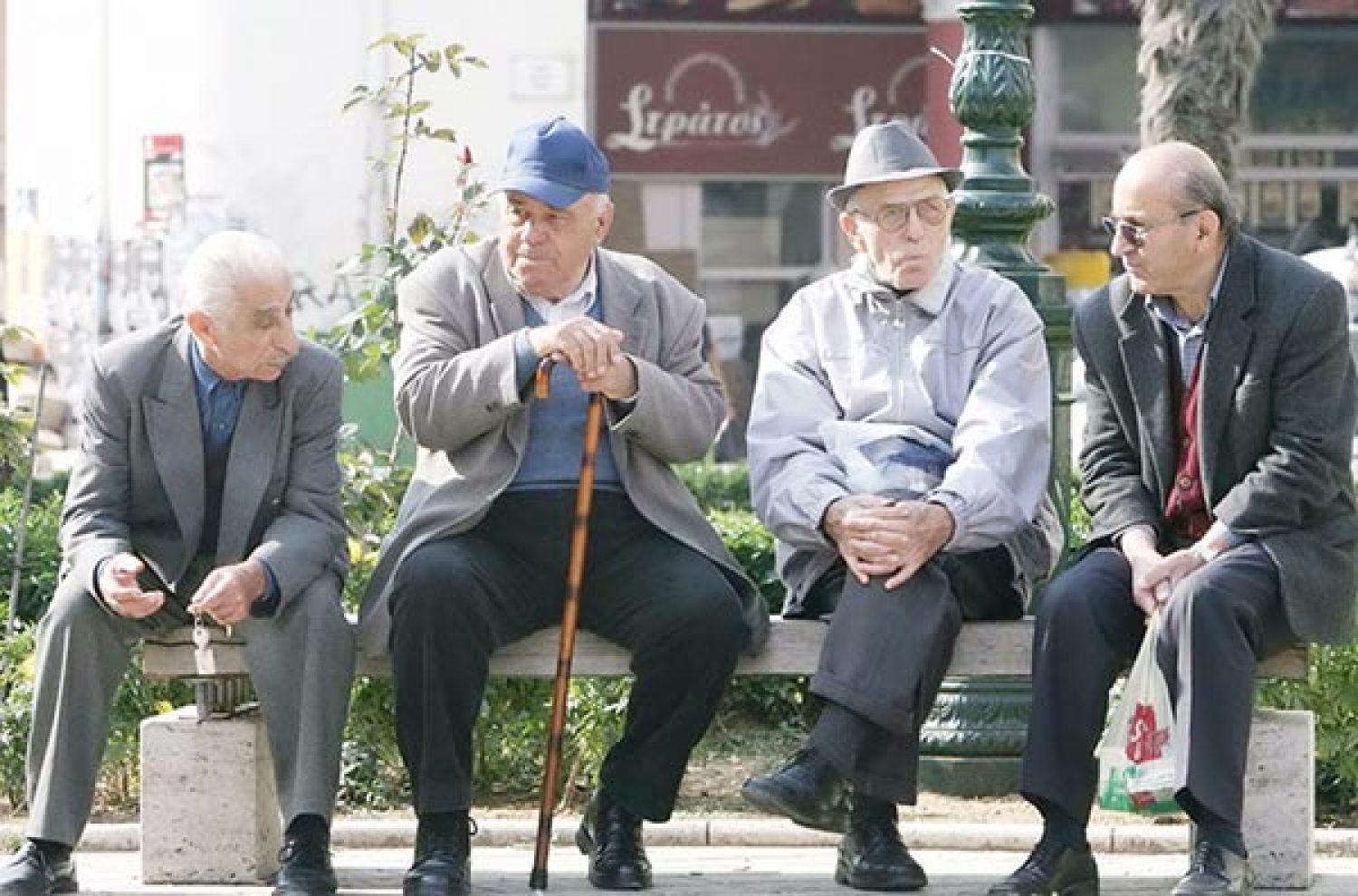 ΑΙΣΧΡΟ «ΠΑΙΧΝΙΔΙ» ΜΕ ΤΙΣ ΣΥΝΤΑΞΕΙΣ!