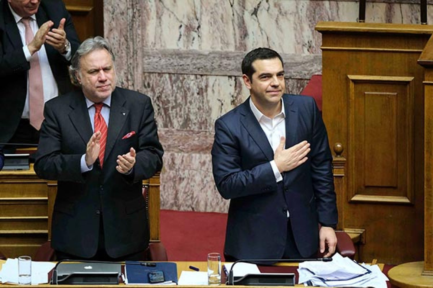 ΟΙ ΠΡΕΣΠΕΣ…ΠΝΙΓΟΥΝ ΤΟΝ ΣΥΡΙΖΑ!
