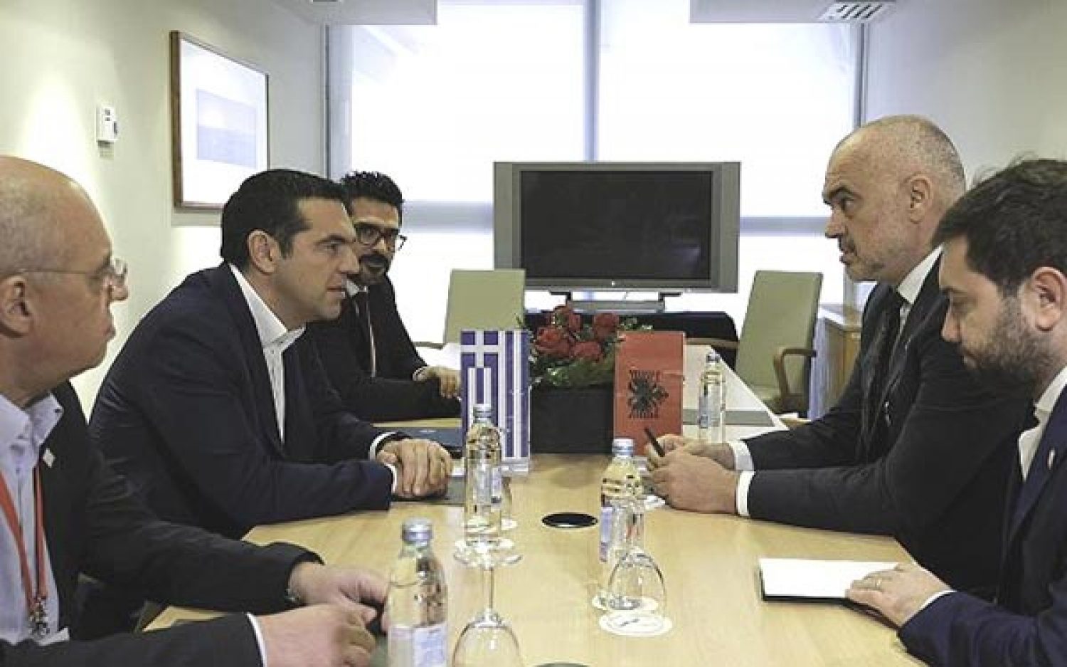 ΚΑΤΙ… ΨΙΘΥΡΙΣΑΝ ΧΘΕΣ ΤΣΙΠΡΑΣ – ΡΑΜΑ!