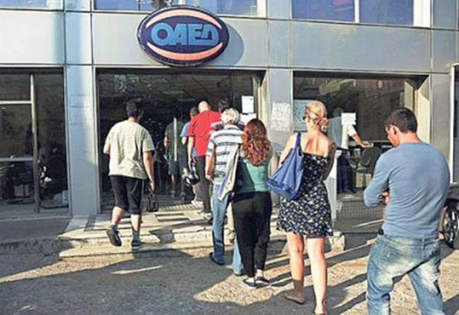 ΦΟΡΟΙ-ΑΝΕΡΓΙΑ «ΠΝΙΓΟΥΝ» ΤΗΝ ΚΟΙΝΩΝΙΑ!