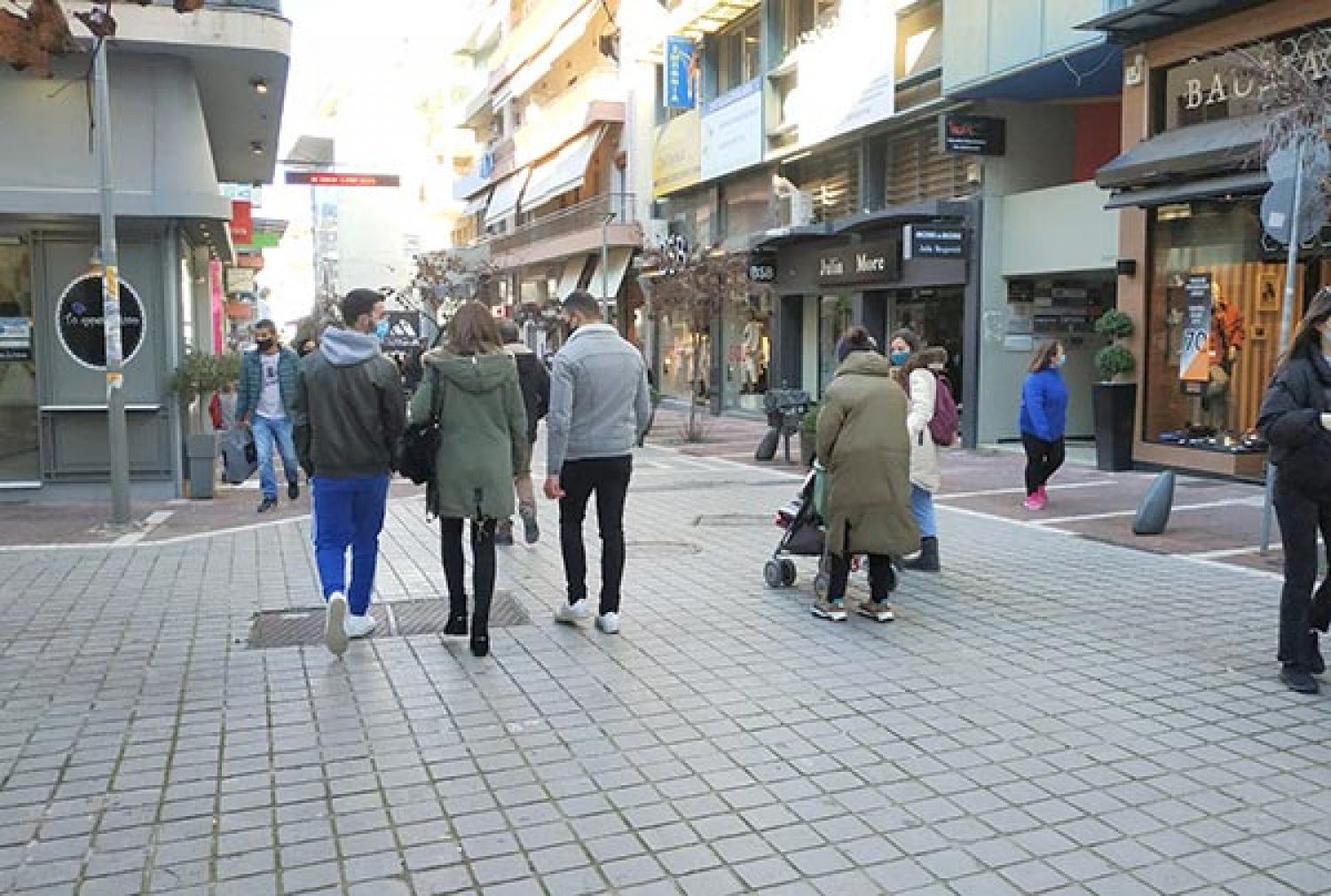 ΥΠΕΡΧΡΕΩΜΕΝΟΙ ΟΙ ΜΙΚΡΟΜΕΣΑΙΟΙ!