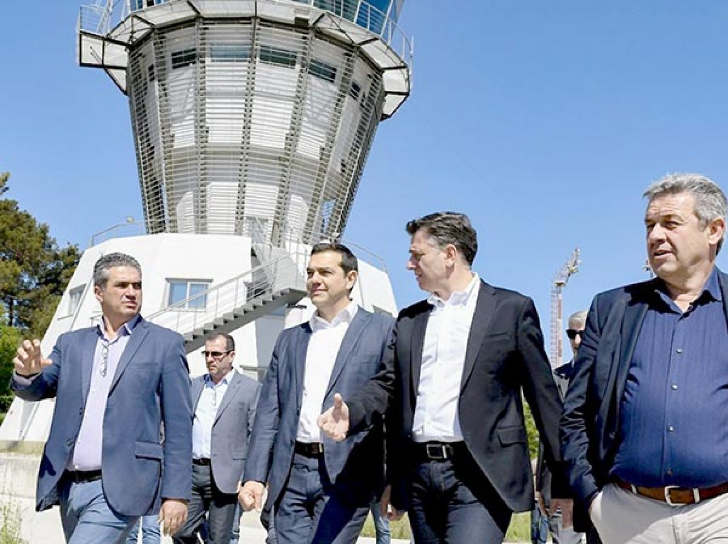 «ΤΡΕΧΟΥΝ ΚΑΙ ΔΕ ΦΤΑΝΟΥΝ» ΣΤΟΝ ΣΥΡΙΖΑ!