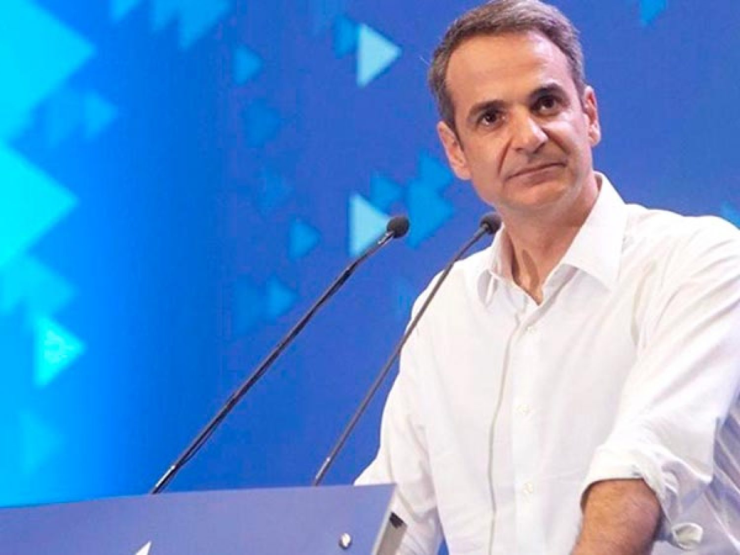 Δύο «καρατομήσεις»με σαφή μηνύματα