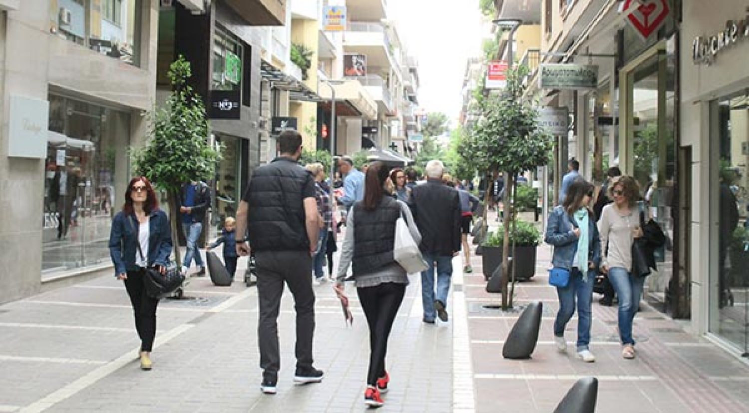 «Μουδιασμένα» ξεκινούν σήμερα οι θερινές εκπτώσεις