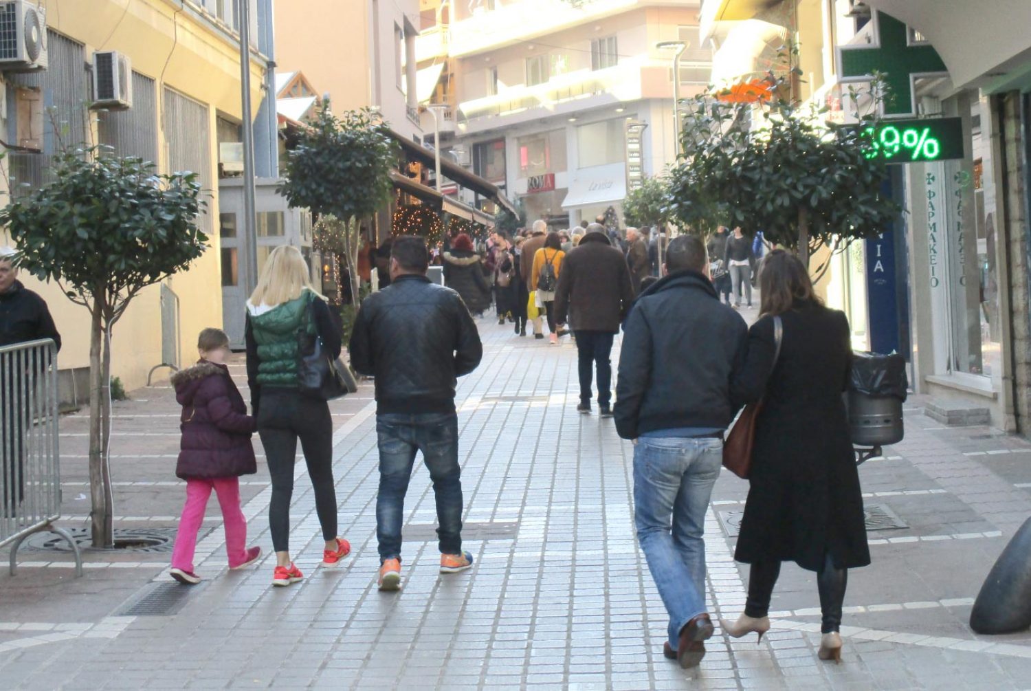Αυξημένη η κίνηση, όχι όμως και ο τζίρος των καταστημάτων!