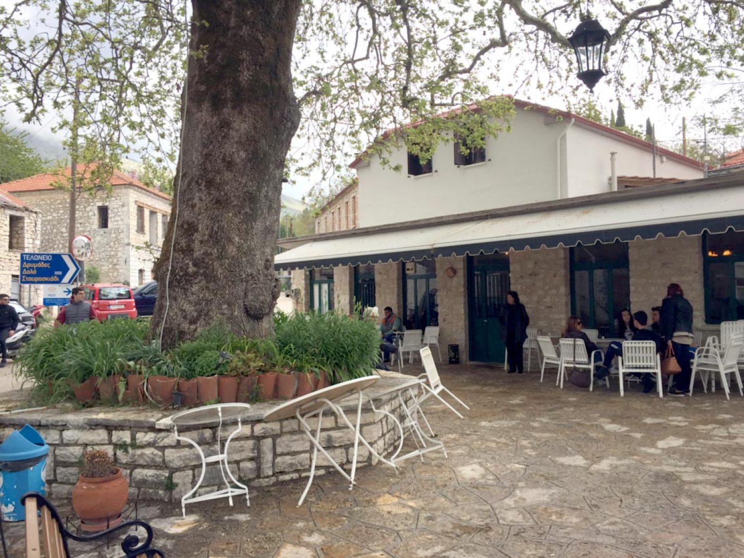 ΦΟΡΟΛΟΓΙΚΟ: Εξαιρέσεις στο… παρά ένα για καφενεία, περίπτερα και ταξί!