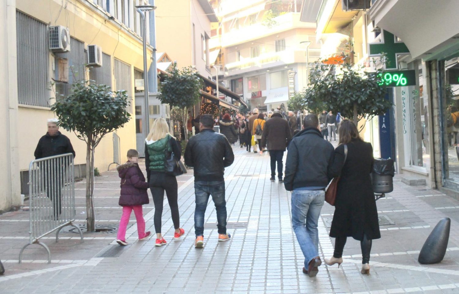 Εκπτώσεις από Δευτέρα αλλά λεφτά υπάρχουν;