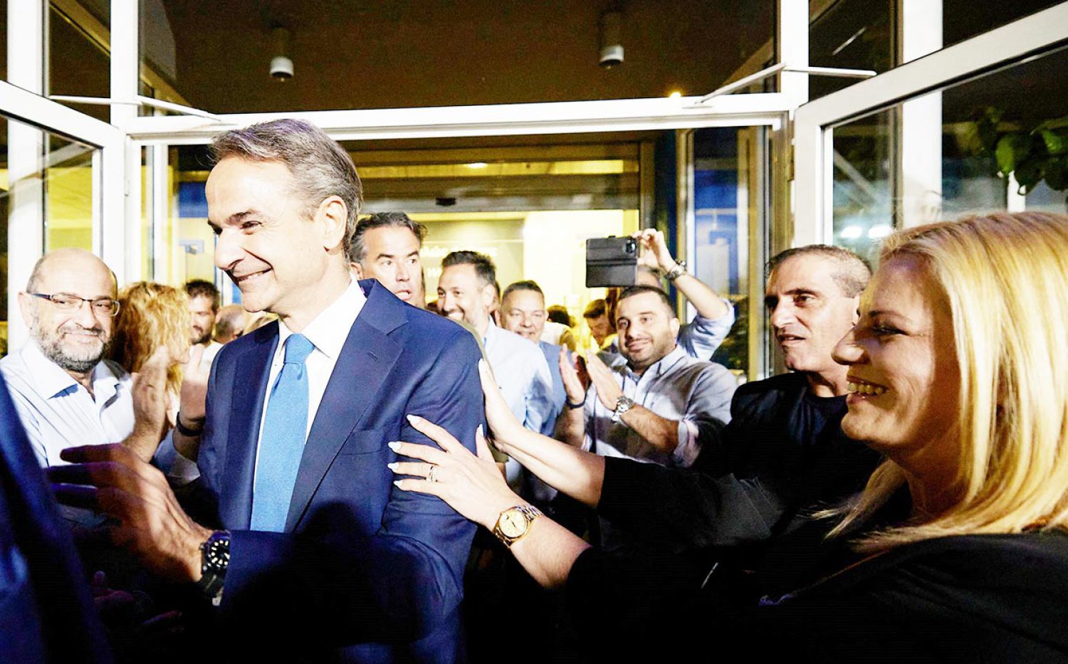 O ΛΑΟΣ ΕΣΤΕΙΛΕ ΜΗΝΥΜΑΤΑ ΠΡΟΣ ΟΛΟΥΣ!