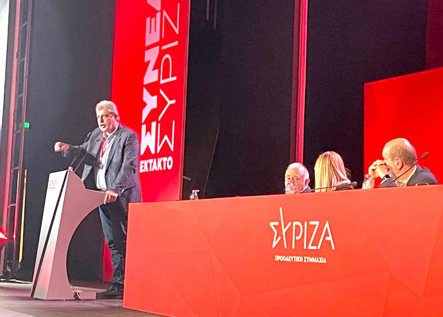Οι «Κασσελίστας» διστάζουν να καθαιρέσουν τον ΣΥΡΙΖΑ από αξιωματική αντιπολίτευση