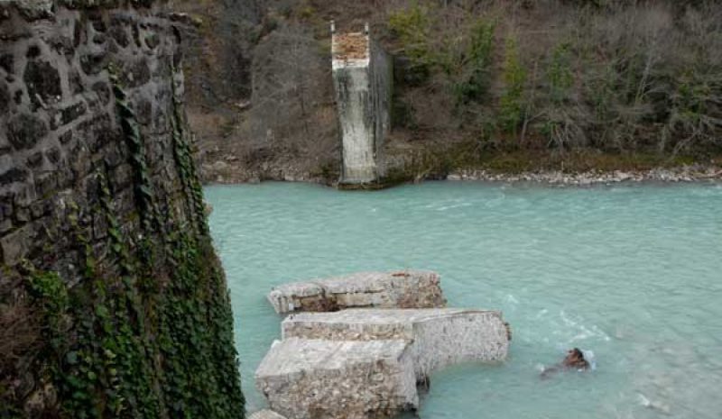 ΧΩΡΙΣ ΛΕΦΤΑ, ΓΕΦΥΡΙ ΠΛΑΚΑΣ…ΓΙΟΚ!