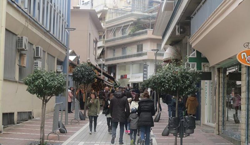 H κίνηση ενόψει εορτών επιτέλους «ζεσταίνει» τη Γιαννιώτικη αγορά! 