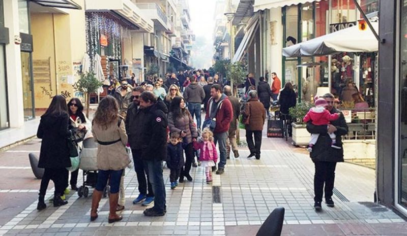 «Παγωμένη» η αγορά στην πρεμιέρα των εκπτώσεων