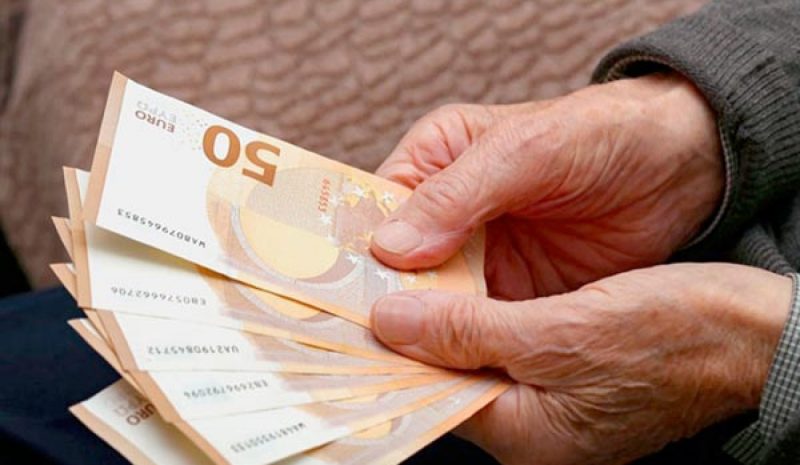 ΣΥΝΤΑΞΕΙΣ: ΑΝΑΔΡΟΜΙΚΑ ΚΑΙ ΓΙΑ ΔΩΡΑ;