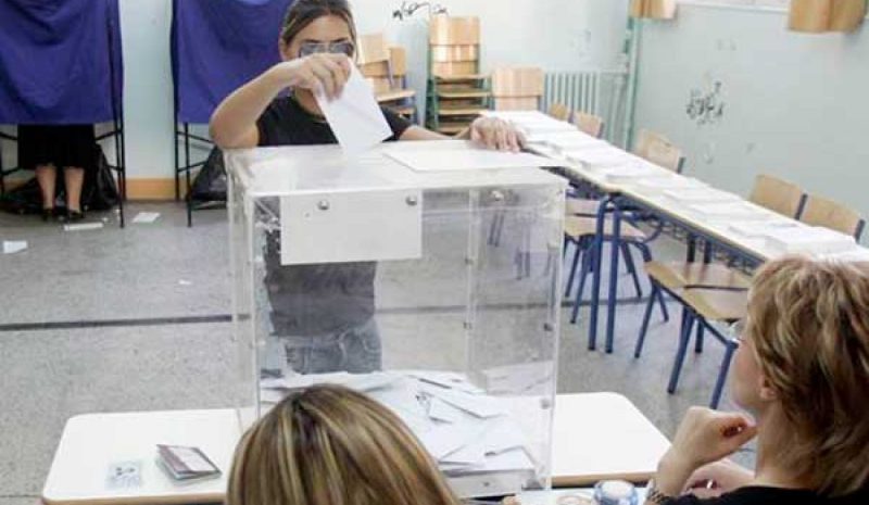 ΠΕΦΤΕΙ ΑΠΟΨΕ Η ΠΡΟΕΚΛΟΓΙΚΗ ΑΥΛΑΙΑ