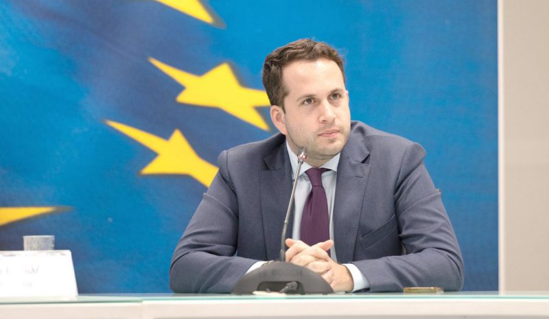 ΕΙΔΙΚΟ ΒΑΡΟΣ ΣΤΟΥΣ ΜΙΚΡΟΜΕΣΑΙΟΥΣ!