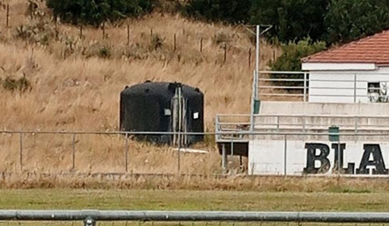 Συνεχίζεται το… σήριαλ με το πότισμα  του χόρτου στο γήπεδο Κουτσελιού