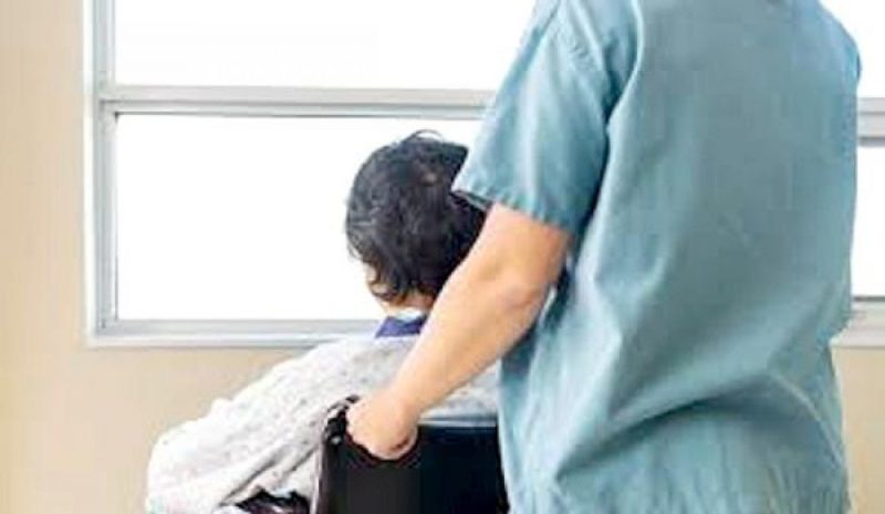 Ποιός θα βάλει τέλος στην μάστιγα των παρανόμων ασχέτων νοσηλευτριών; 